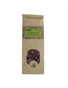 Green tea with rose petals